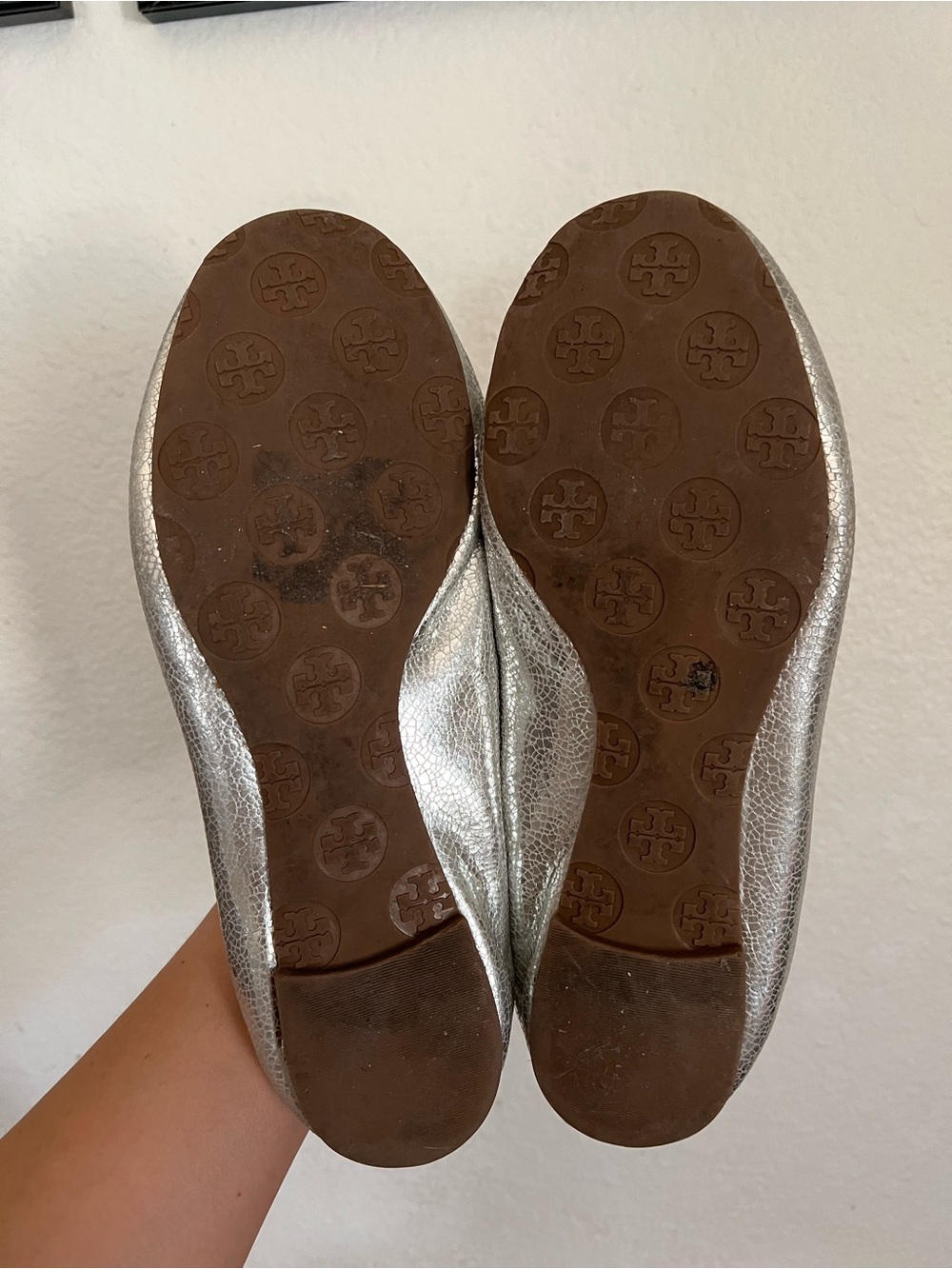 Tory Burch Reva Silver Leather Flats Size 8M - Picture 8 of 13